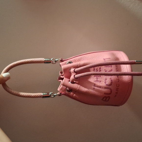 Marc Jacobs The Bucket Pink Mini Bag Is Missing The Shoulder Strap - Picture 10 of 11